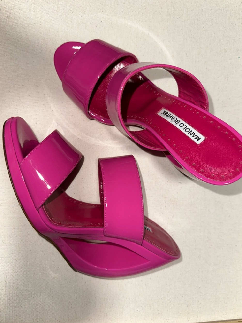 Manolo Blahnik Welli Fuchsia Patent Double-Strap Slide Sandals